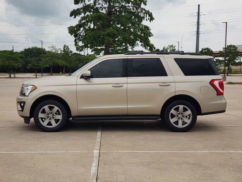 Used 2018 Ford Expedition XLT w/ Equipment Group 201A RWD image 4