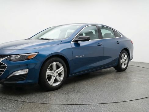 Used 2024 Chevrolet Malibu LT image 3
