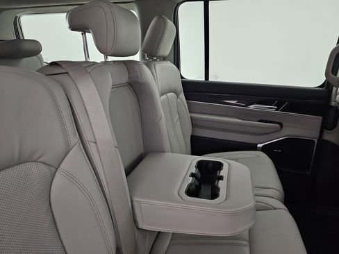 Used 2022 Jeep Wagoneer Series II image 30