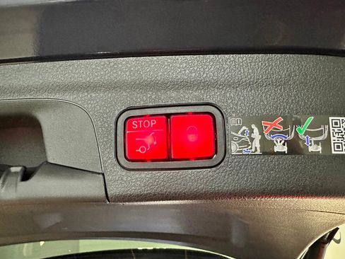 Certified 2026 Mercedes-Benz GLE 350 Exclusive 4MATIC AMG Line image 36