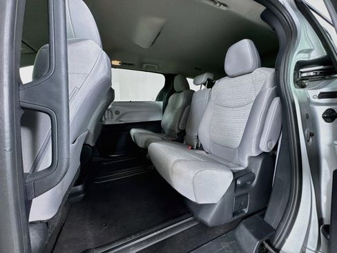 Certified 2025 Toyota Sienna LE FWD image 22