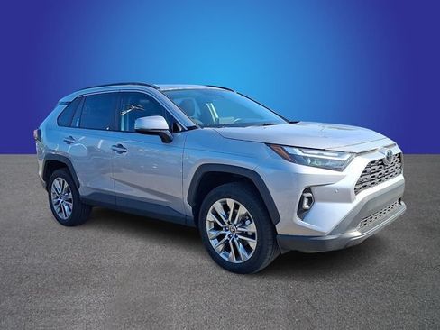 Used 2022 Toyota RAV4 XLE Premium FWD image 3