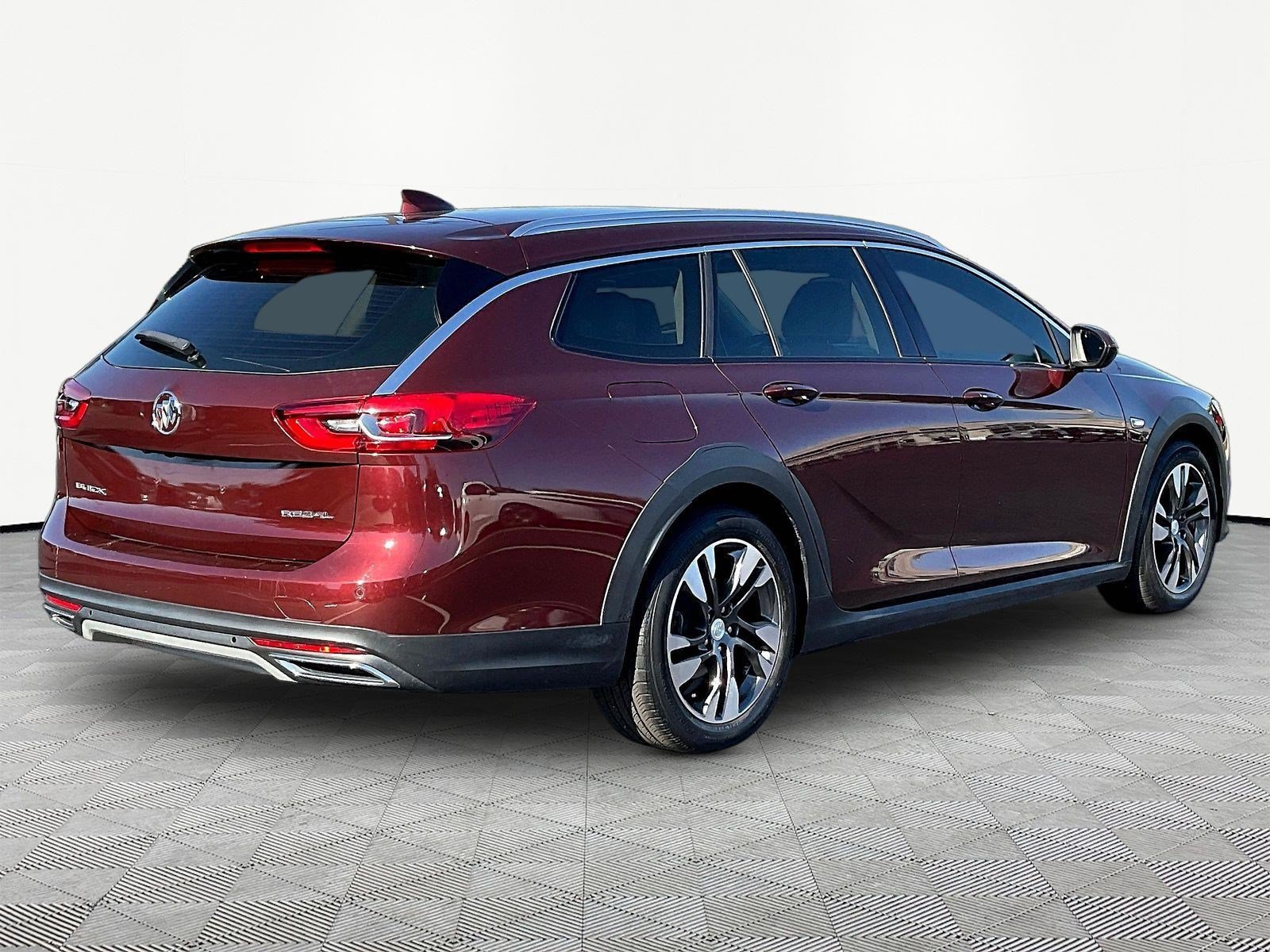 Used 2018 Buick Regal Preferred w/ Sights and Sounds Package AWD/4WD image 6