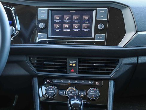 Used 2022 Volkswagen Jetta SE image 13