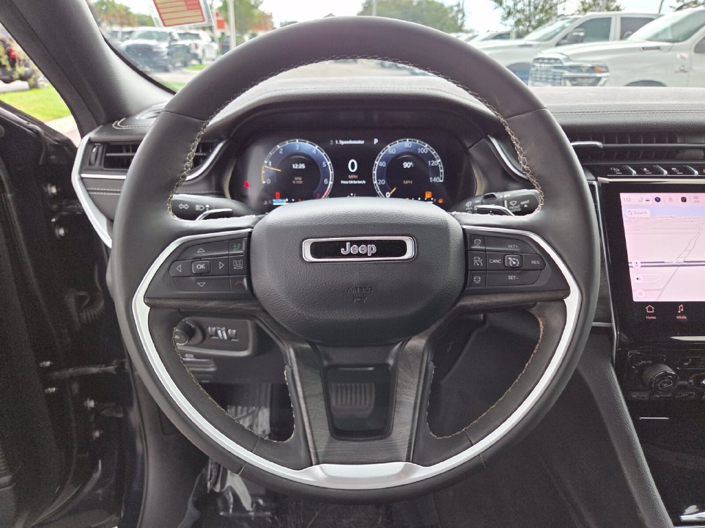 Used 2024 Jeep Grand Cherokee Limited AWD/4WD image 33