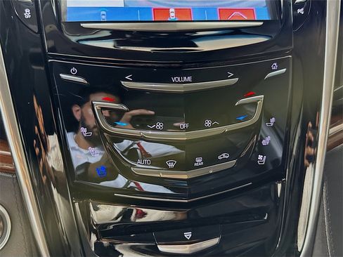 Used 2019 Cadillac Escalade Premium Luxury image 17