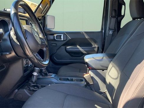 Certified 2022 Jeep Gladiator Willys image 18