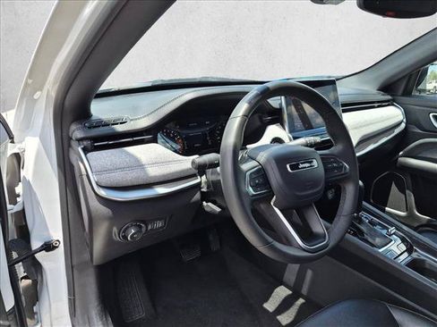 Used 2024 Jeep Compass Latitude AWD/4WD image 10