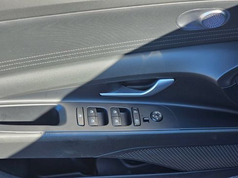 Used 2024 Hyundai Elantra SEL FWD image 12