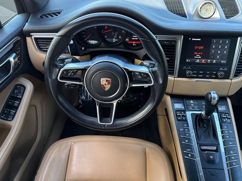 Used 2017 Porsche Macan AWD/4WD image 27