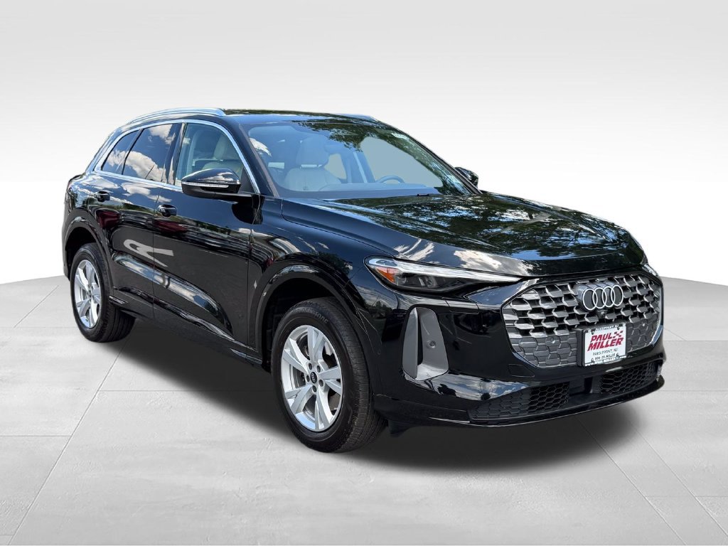 Used 2025 Audi Q5 Premium w/ Convenience Package AWD/4WD image 3