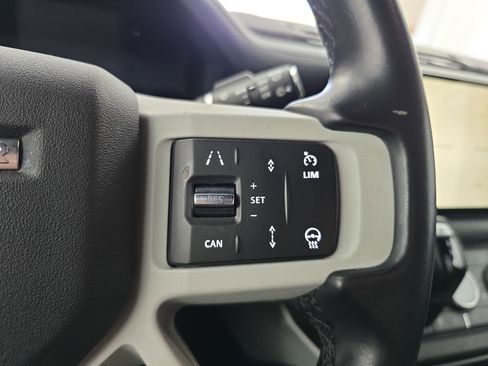 Used 2024 Land Rover Defender 110 SE image 17