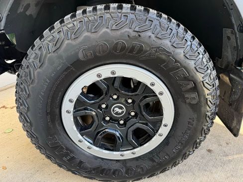 Used 2022 Ford Bronco Badlands w/ Sasquatch Package AWD/4WD image 10