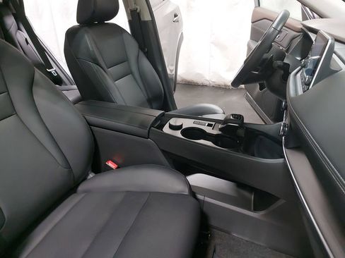 Used 2023 Nissan Rogue SV w/ SV Premium B Package image 10