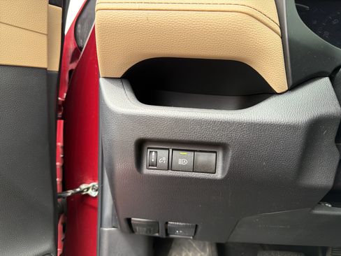 Used 2023 Toyota RAV4 LE AWD/4WD image 12