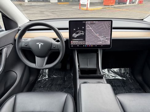 Used 2021 Tesla Model Y Long Range image 33