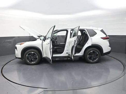 Used 2024 Nissan Rogue SV FWD image 42