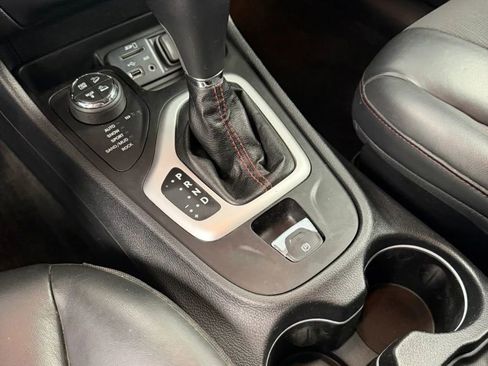 Used 2016 Jeep Cherokee Trailhawk w/ Cold Weather Group image 26