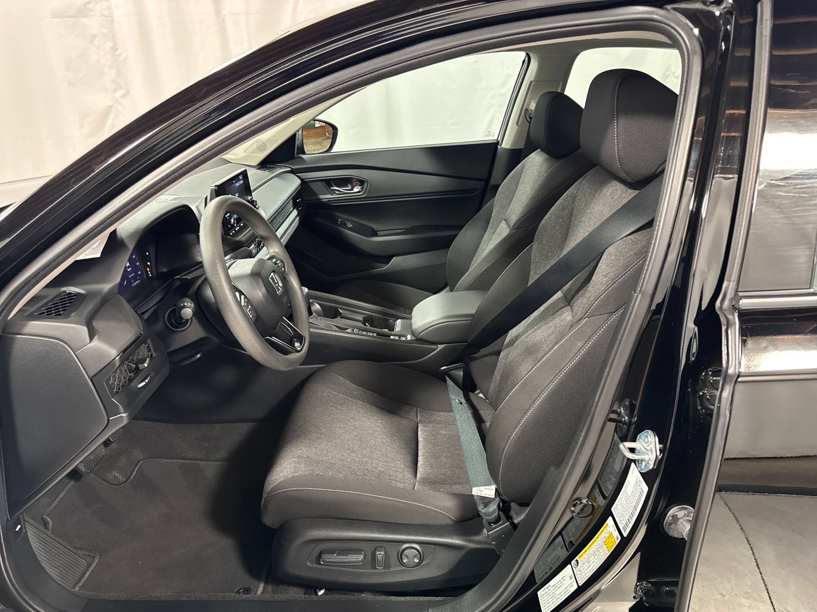 Used 2023 Honda Accord EX image 3