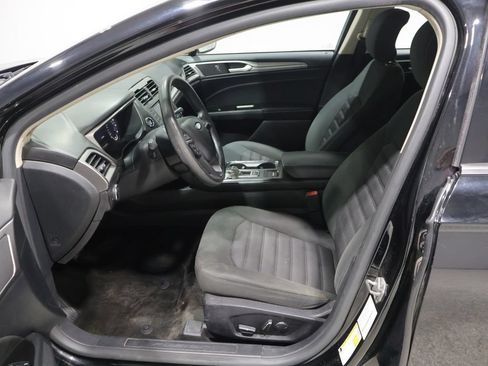 Used 2017 Ford Fusion SE FWD image 9