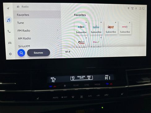 Used 2025 Toyota Sienna XLE image 28