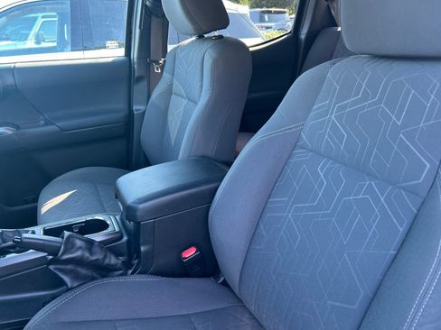 Used 2019 Toyota Tacoma TRD Off-Road AWD/4WD image 11