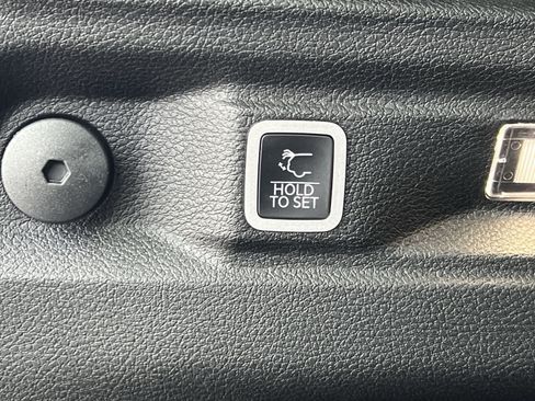 Used 2025 Jeep Grand Cherokee L Altitude AWD/4WD image 33