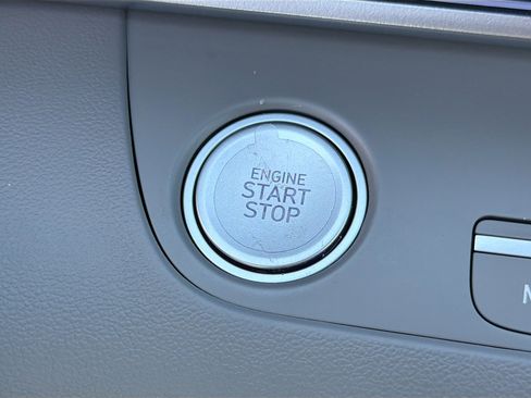 Used 2025 Hyundai Elantra SEL image 30