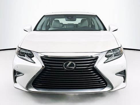 Used 2018 Lexus ES 350 w/ Luxury Package w/Wood Trim FWD image 2