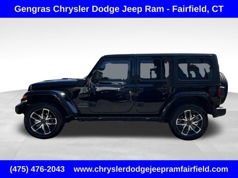 Used 2024 Jeep Wrangler Unlimited w/ Convenience Group AWD/4WD image 4