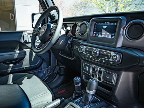 Used 2023 Jeep Gladiator Sport AWD/4WD image 46