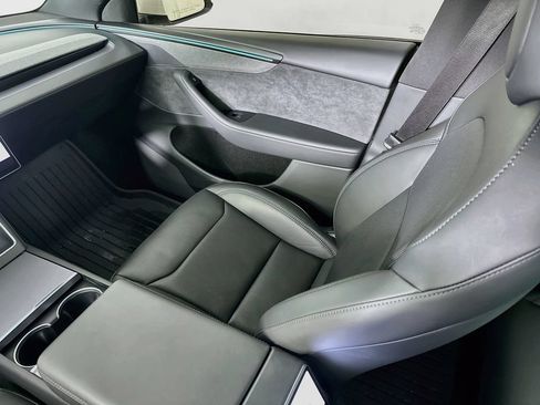 Used 2026 Tesla Model Y AWD image 25