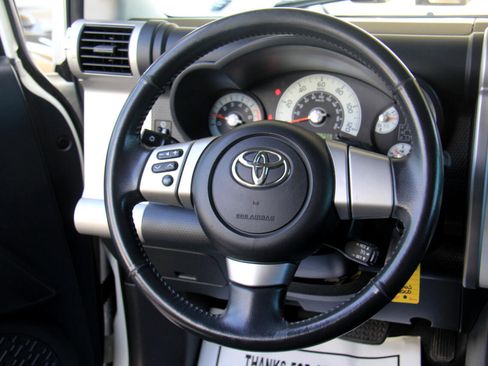 Used 2010 Toyota FJ Cruiser 4WD image 11