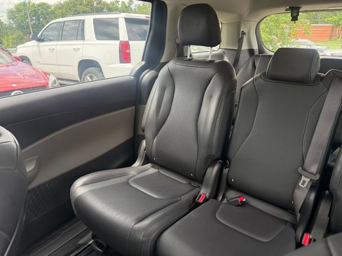 Used 2026 Kia Carnival FWD image 37