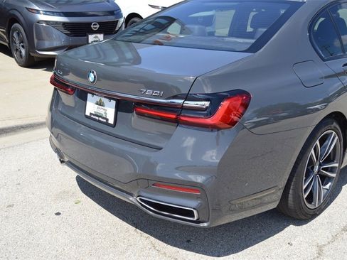 Used 2021 BMW 750i xDrive w/ M Sport Package image 9