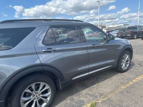 Used 2023 Ford Explorer XLT w/ Equipment Group 202A AWD/4WD image 13