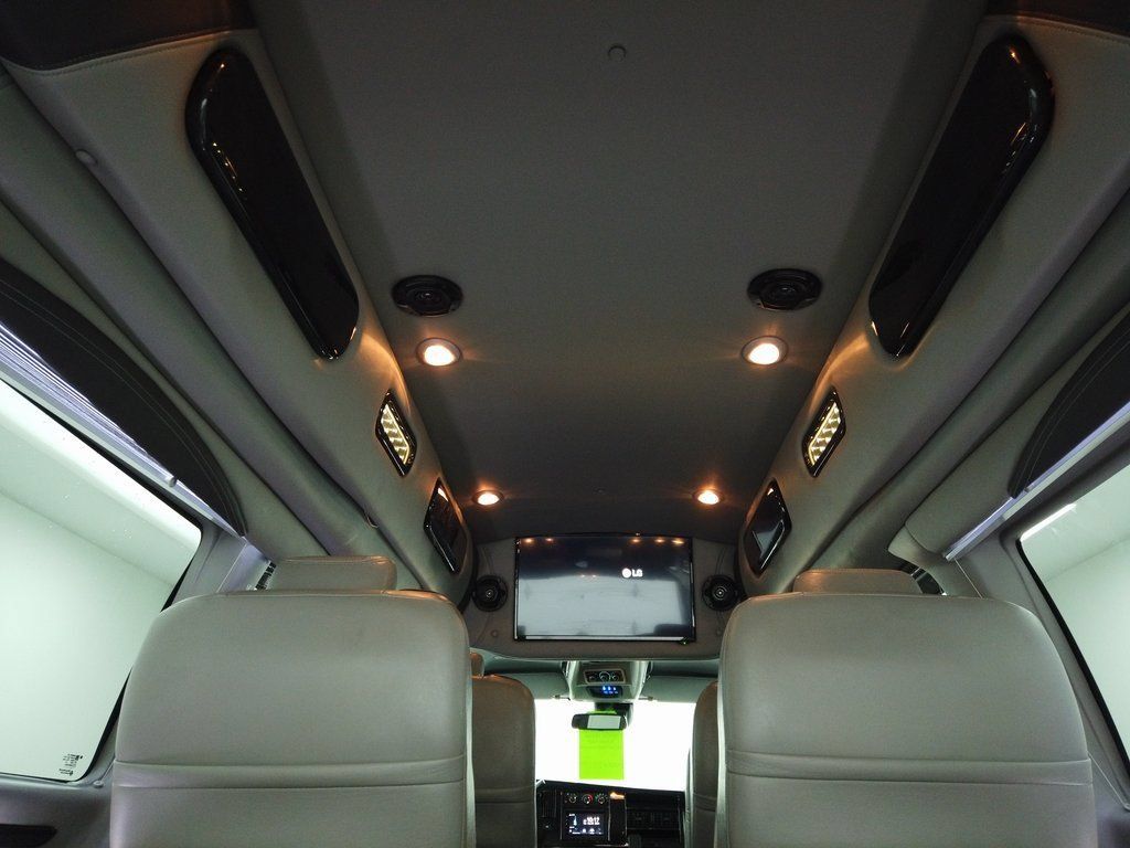 Used 2020 GMC Savana 2500 Extended w/ Enhanced Convenience Package RWD image 10