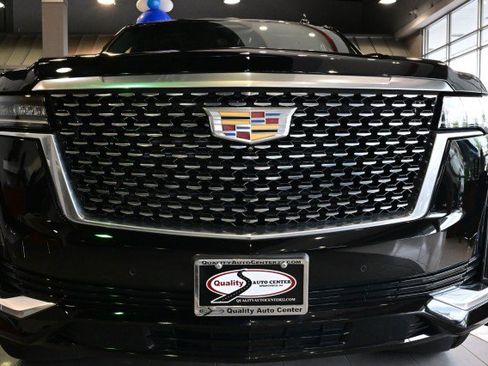 Used 2023 Cadillac Escalade Premium Luxury AWD/4WD image 10