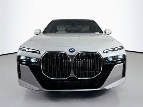 New 2026 BMW 750e xDrive AWD/4WD image 2