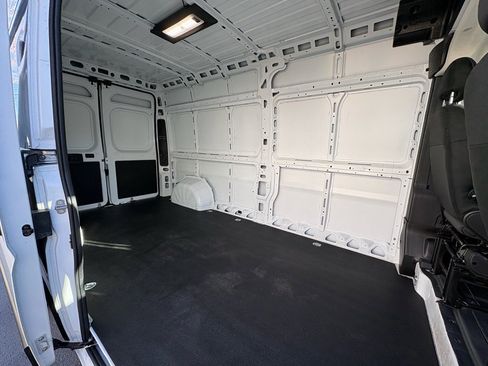 Used 2025 RAM ProMaster 2500 w/ Convenience Group image 22