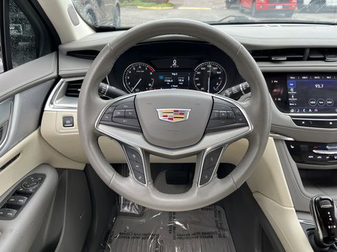 Used 2021 Cadillac XT5 Premium Luxury image 16
