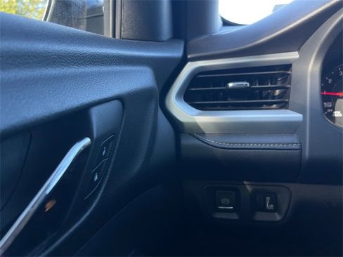 Used 2023 GMC Acadia SLT image 19