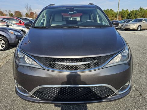 Used 2017 Chrysler Pacifica Touring-L Plus image 19