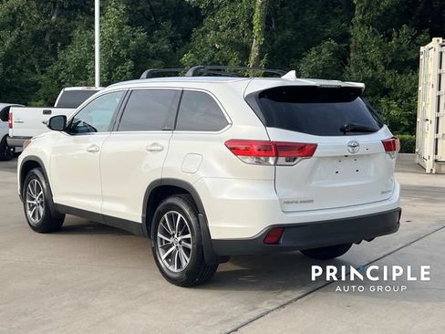 Used 2019 Toyota Highlander XLE AWD/4WD image 11