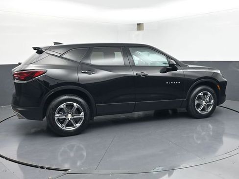 Used 2023 Chevrolet Blazer LT FWD image 3