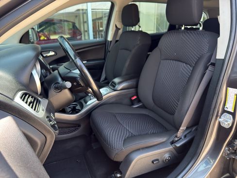Used 2019 Dodge Journey SE w/ Premium Group FWD image 10