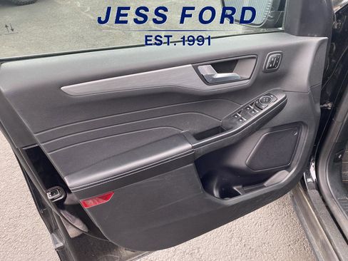 Used 2023 Ford Escape Platinum image 10