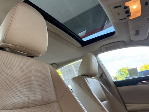Used 2015 Lexus ES 300h w/ Navigation System Package FWD image 17