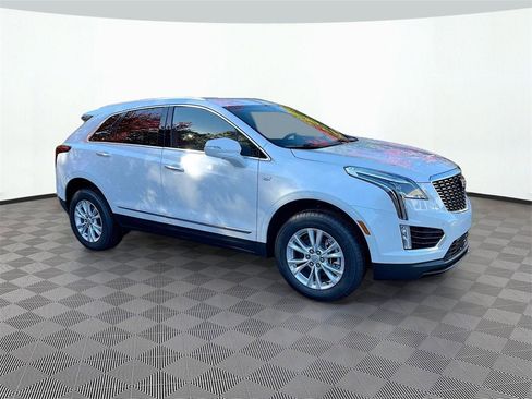 New 2026 Cadillac XT5 Luxury image 3