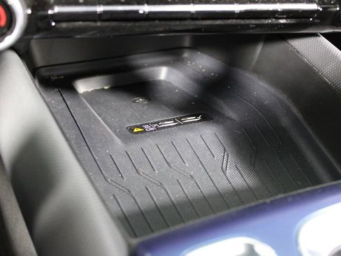 Used 2025 Chevrolet Equinox EV LT w/ Convenience Package image 9